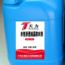开车千万别穿洞洞鞋!有人因为油门被卡住导致事故发生