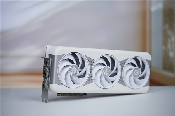 10999元起！小米18 Fold中折叠手机发布：首发玄戒O3自研芯+长鑫LPDDR6