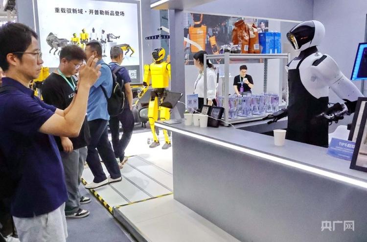 业内称iPhone Duo是情怀机 维修费要8000元 苹果客服承认维修费确实贵