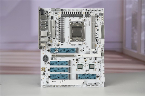 1295元！零刻EQR5迷你主机上架：锐龙3 7330U+16GB内存